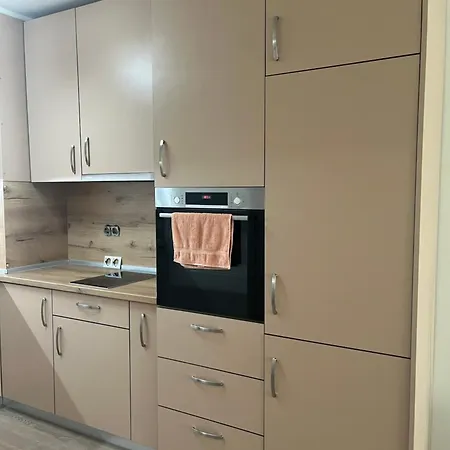 Yuel Home דירה וארנה